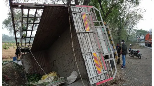 जळगावमध्ये ट्रक अपघात 16 मजुरांचा मृत्यू