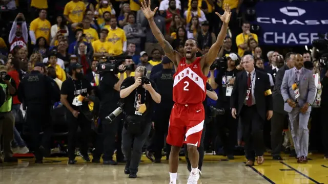 Kahwi Leonard yishimira intsinzi umukino urangiye