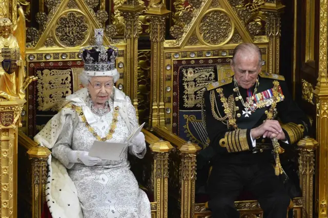Май 2013 года. Королева Елизавета II и Герцог Эдинбургский на открытии парламента