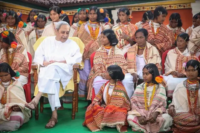 લોકો વચ્ચે નવીન પટનાયક