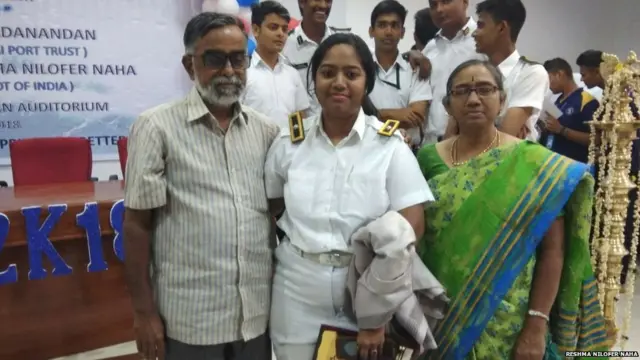 रेशमा निलोफर नाहा, मरीन पायलट, मर्चेंट नेवी