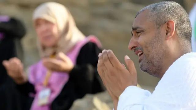 Muslims dey pray for Mount Arafat on August 10 2019.