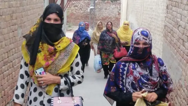 پولیس کا اس ملزم کو تلاش کرنا کافی مشکل تھا اور تفتیش کے دوران کئی پولیس اہلکاروں کو بھیس بدل کر علاقے کی گلیوں میں گھومنا پڑا