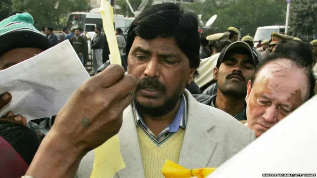 रामदास आठवले गुजरातमध्ये मध्यस्थी करण्यास तयार