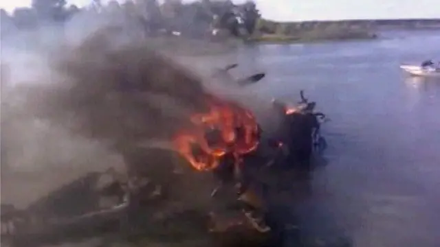 Обломки самолета