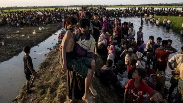 સ્થળાંતર કરી રહેલાં રોહિંગ્યા મુસલમાનો