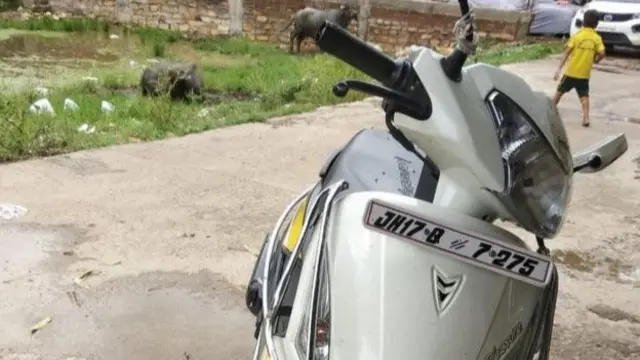 ఈ స్కూటీ మీదే సోనీ,ధనుంజయ్ 1200 కిలోమీటర్లు ప్రయాణించారు