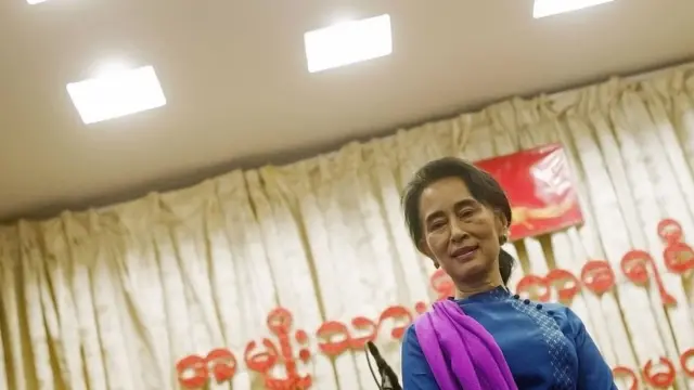 လွှတ်တော်ထဲကျင်းပတဲ့မွေးနေ့တွေမှာဆိုရင် အောက်ခြေဝန်ထမ်းတွေကို ဂရုတစိုက် ဖိတ်ခေါ်ကျွေးမွေးတတ်