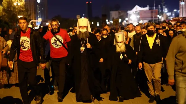 Царский крестный ход 17 июля 2021 года. Крайний справа - бизнесмен Константин Малофеев, в центре - митрополит Екатеринбургский и Верхотурский Евгений (Кульберг)