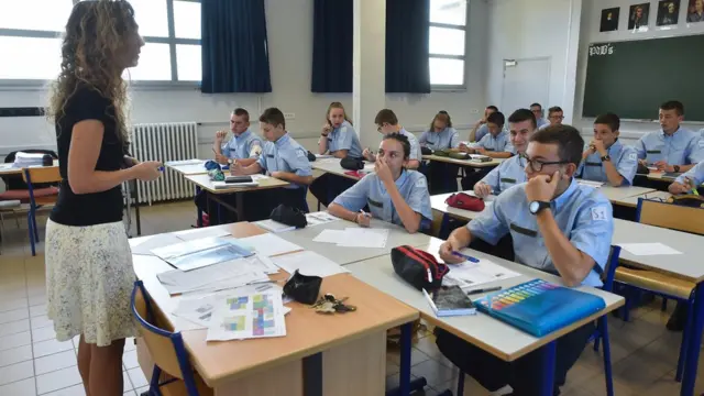 టీచరుతో ప్రేమలో పడ్డారా