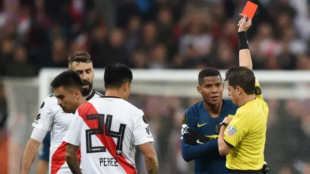 Expulsión de Wilmar Barrios, jugador de Boca Juniors