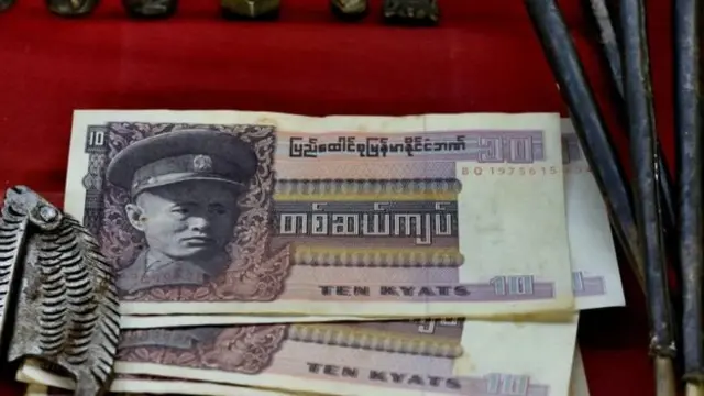 လက်ရှိ ၂၀၀၈ ဖွဲ့စည်းပုံအခြေခံဥပဒေအရ ငွေစက္ကူတွေဖျက်သိမ်းခြင်းကိုတားမြစ်ထားပါတယ်။