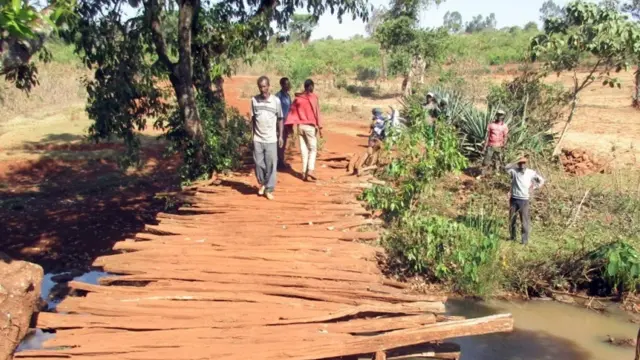 கண்ணன் அம்பலம் மக்களுடன் இணைந்து கட்டமைத்த பாலம்