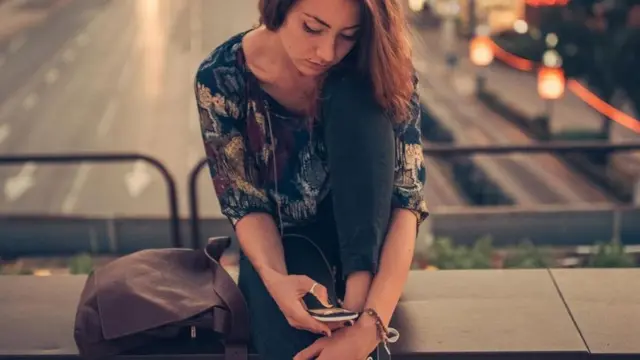 Trên dòng thời gian Facebook hoặc ảnh trên Instagram của bạn có vết tích về sức khỏe tâm thần của bạn.
