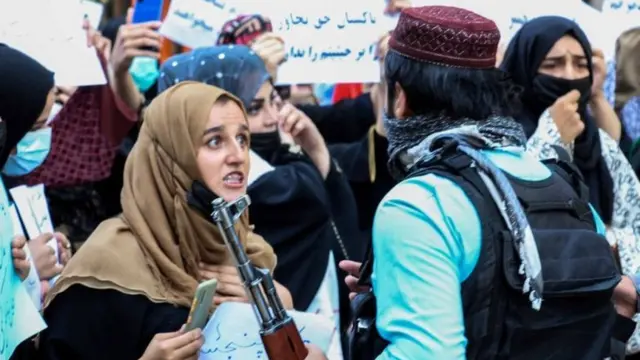 आंदोलनकर्त्या महिला