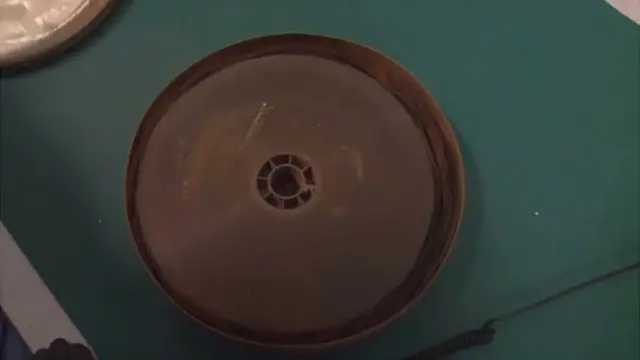 Una de las cintas rescatadas en mal estado.