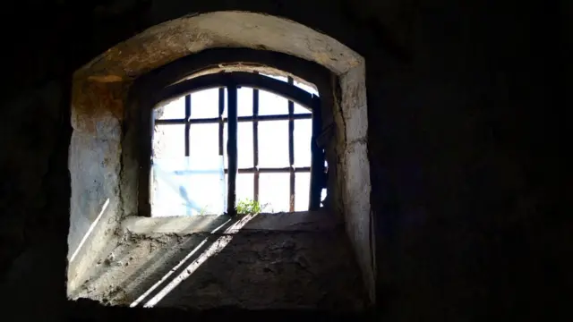 বাংলাদেশে সাম্প্রতিক সময়ে বিনা অপরাধে কারাভোগ করার কয়েকটি ঘটনা বেশ আলোচনায় এসেছে