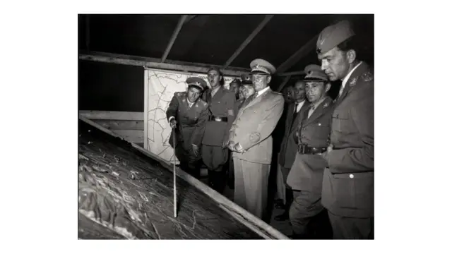 General Peko Dapčević daje informacije o kretanju trupa na manevrima JNA u okolini Zagreba, 22.9.1953.