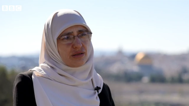 Hanadi Halawani, aktivis perempuan Muslim Palestina, adalah guru Al-Qur'an di Masjid al-Aqsa.
