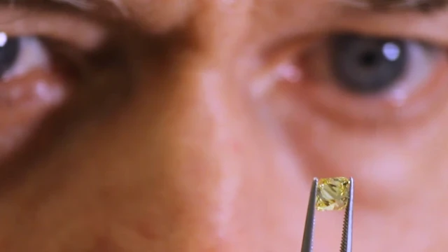 हीरा तराशने वाला