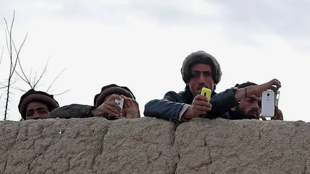 د افغانستان لیرې پرتو سیمو کې هم له مخابراتي اسانتیاوو ګټه اخیستل کېږي