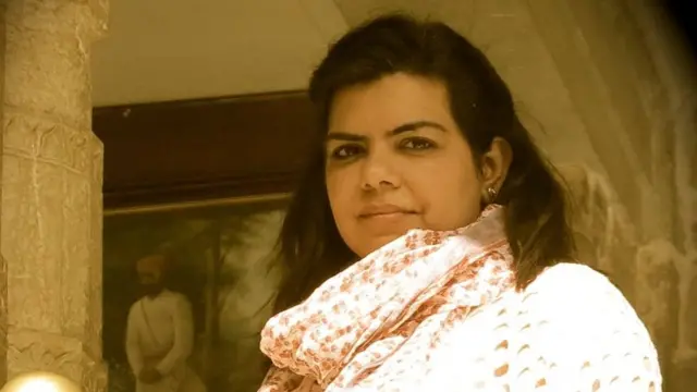 वकील सोनाली करवासरा जून