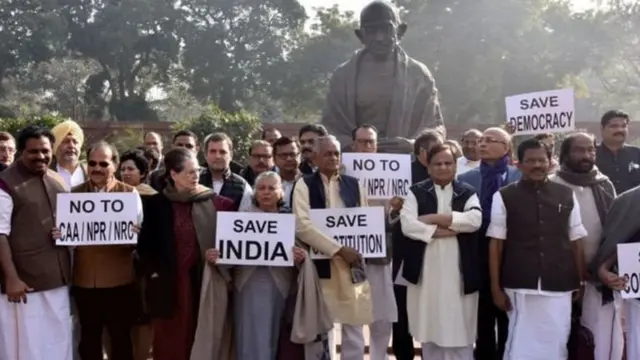 संसद के बाहर विरोधी दल