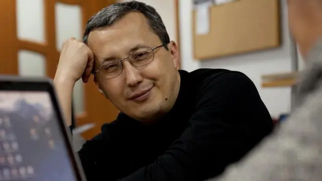 Медет Тулегенов БШКнын кадамдарындагы мыйзамдуулук тууралуу маселени өктөрүп жатат