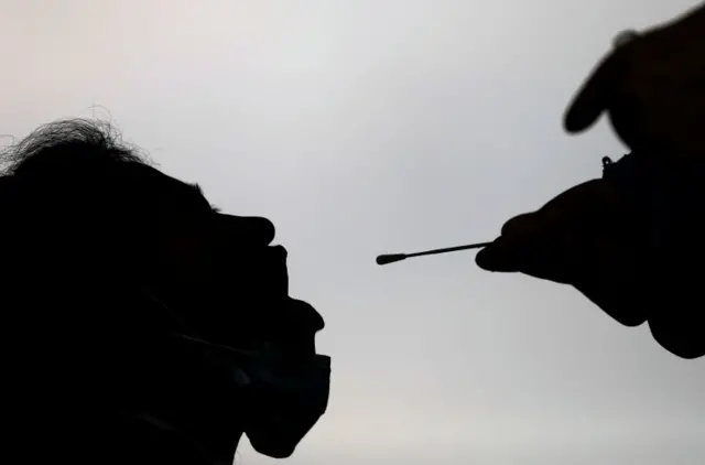 कोभिड परीक्षण