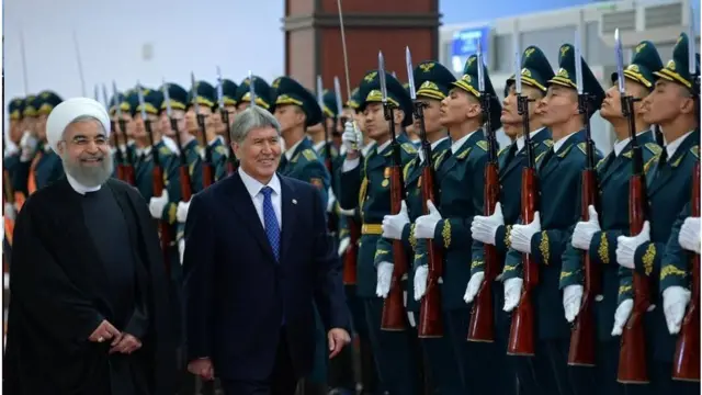 Ирандын президенти Роухани Кыргызстанга президент Алмазбек Атамбаевдин чакыруусу менен келди.