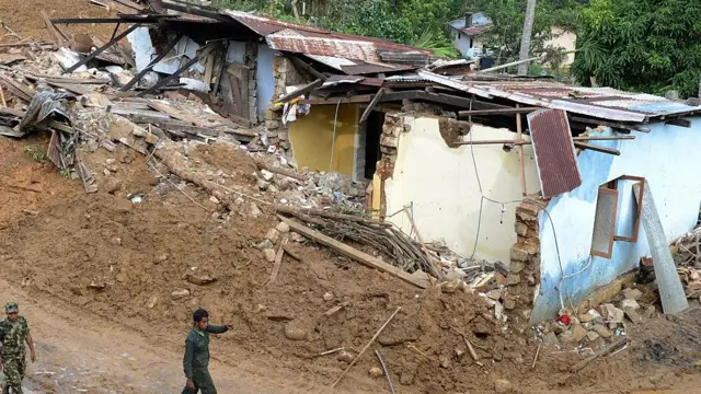 இலங்கை: பதுளை மாவட்டத்தில் மண்சரிவு அபாயத்தில் 29,000 கட்டடங்கள்