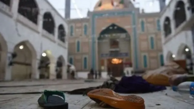 लाल शाहबाज़ कलंदर दरगाह