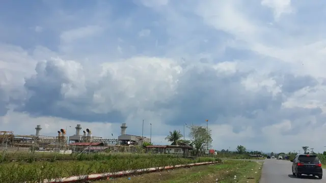 Kondisi jalan di seputar Ladang Gas Arun saat ini.