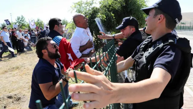 ماموران امنیتی