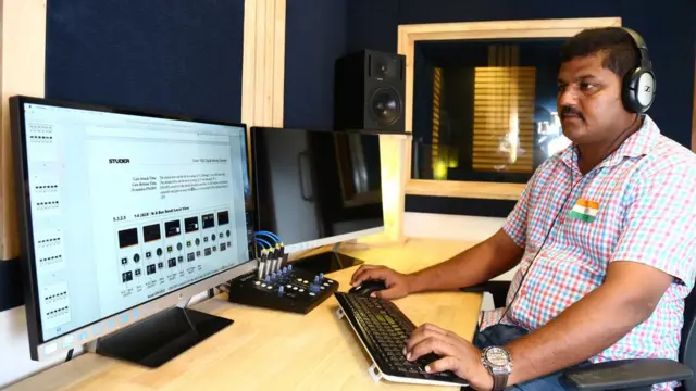 கடல் ஓசை வானொலி நிலைய நிறுவனர் ஆம்ஸ்ட்ராங் பெர்னாண்டோ