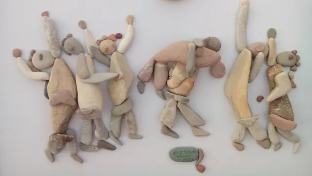 Dhagxaan uu u ekeysiiyay dad ka qeybgalaya duug