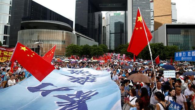 支持中国和香港政府的游行示威