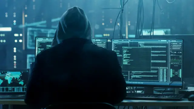 कॉसमॉस, सायबरदरोडा, हँकिंग