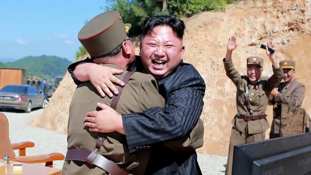 उत्तर कोरियाई नेता किम जोंग उन