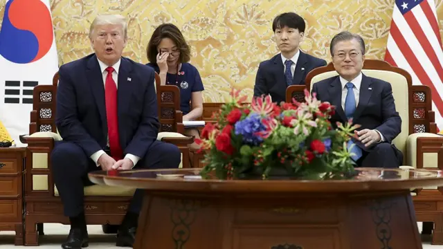 트럼프 대통령과 문재인 대통령이 30일 정상회담에 앞서 모두발언을 하고 있다