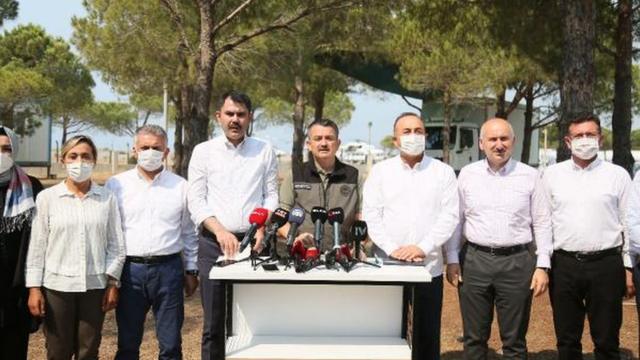 Çevre ve Şehircilik Bakanı Murat Kurum, Tarım ve Orman Bakanı Bekir Pakdemirli, Dışişleri Bakanı Mevlüt Çavuşoğlu ve Ulaştırma ve Altyapı Bakanı Adil Karaismailoğlu yangının 3 gündür devam ettiği Manavgat'ta açıklamalarda bulundu