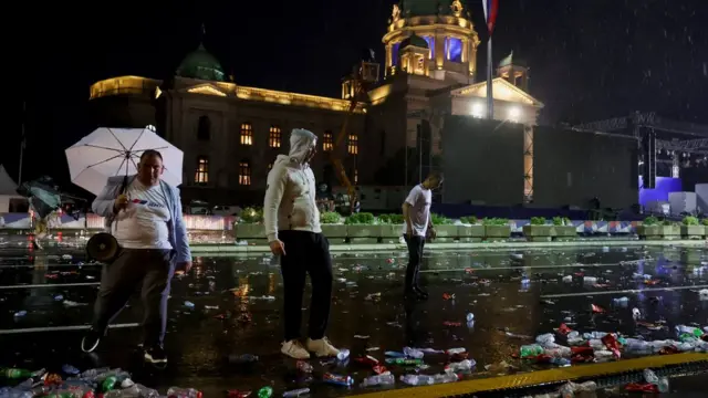 вучић, митинг СНС