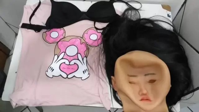 Majica, brushalter, maska i perika