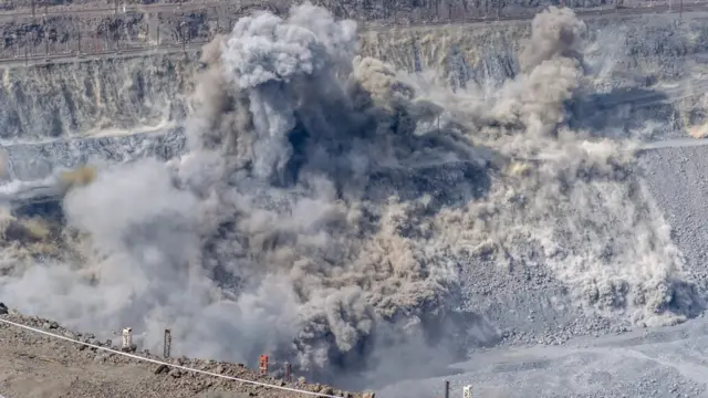 Цвета: серый