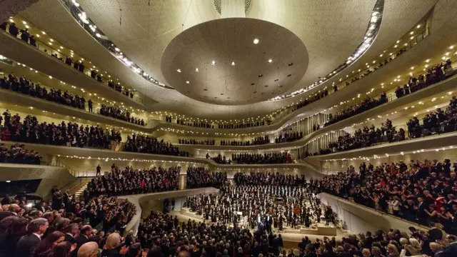 জার্মানির হামবুর্গে এলবফিলহারমোনি কনসার্ট হল