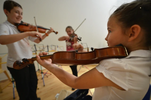 เด็กฝึกไวโอลิน