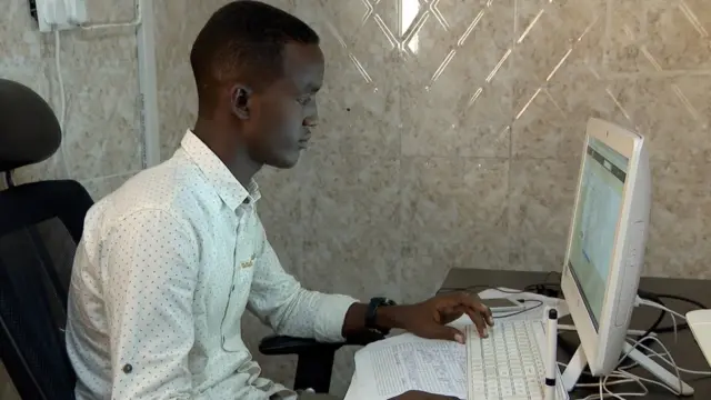 BBC-da ayaa Abuukar ku booqatay goobtiisa shaqada