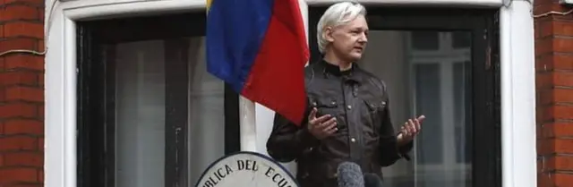 जूलियन असांजे