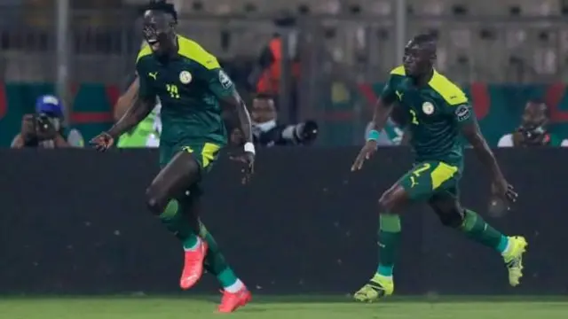 Senegal players rejoice wen dem score