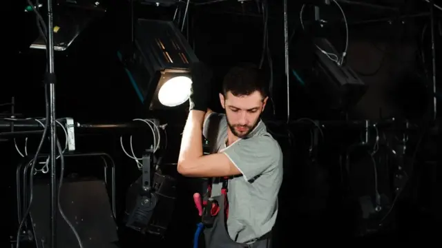 연극과 같은 예술 분야는 보통 월급이 적은 경우가 많다